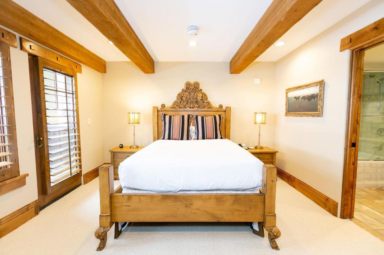 The Chateaux Deer Valley Hotel